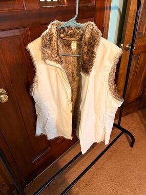 Gap faux Fur-Lined Cream Vest reversible